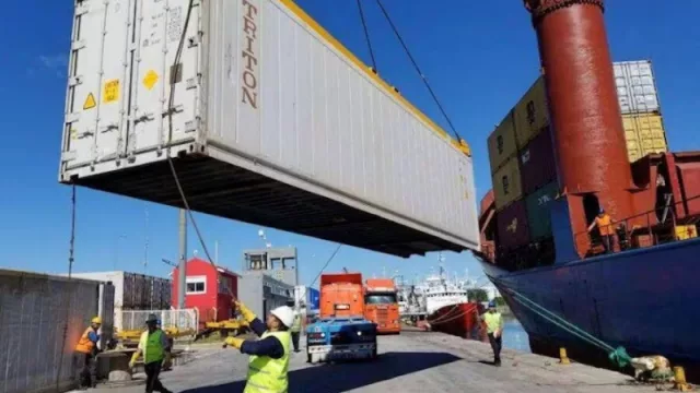 Exportadores ven señales de dinamismo, pero alertan que dólar bajo y sobrecostos logísticos frenan competitividad