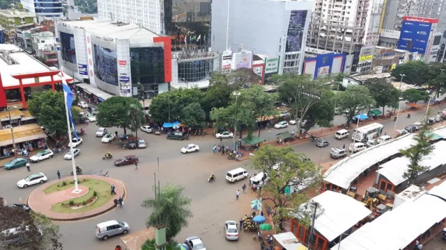 Feriado oxigena a Ciudad del Este: El real fortalecido aumenta las ventas en el comercio de frontera