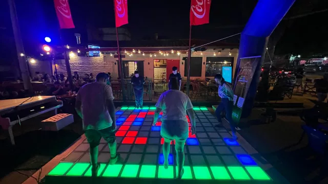“El Suelo es Lava” llegó a Paraguay: el juego viral que ahora anima fiestas y eventos