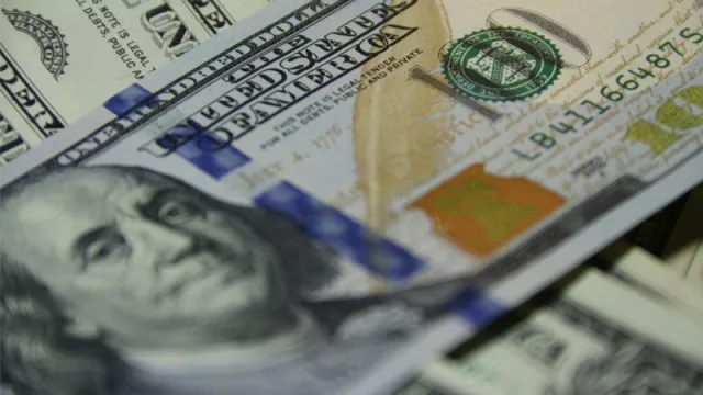 El dólar toca su menor valor en cinco años: ¿qué rubros son los beneficiados?