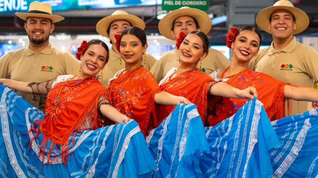 Agroshopping celebró el Día del Agricultor Paraguayo con gastronomía, danza y tradición