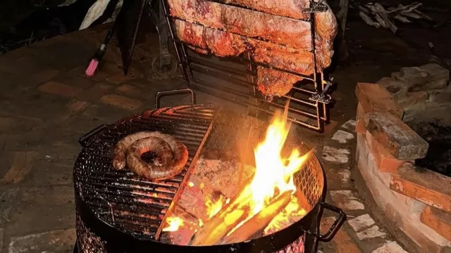 Quemó el pasto de la casa de su mamá y terminó creando un negocio que hoy vende fogoneros en todo el país
