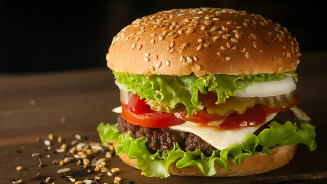 Se acerca el Día de la Hamburguesa, ¿de qué team sos?