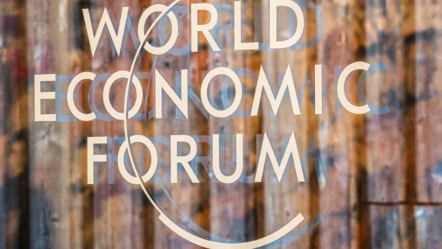 Crecimiento global se debilita, pero sin recesión a la vista, según economistas del Foro Económico Mundial