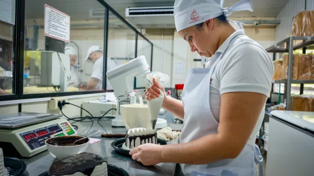 Adoptar la IA o desaparecer: por qué las mipymes deberían incorporar esta tecnología en menos de 5 años