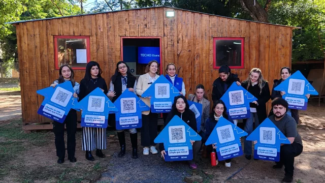 El QR también construye casas: la alianza entre Bancard y Techo que busca llevar más viviendas a familias vulnerables