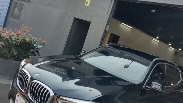 ¿Auto destruido? El taller que devuelve a la vida vehículos que muchos dan por pérdida total