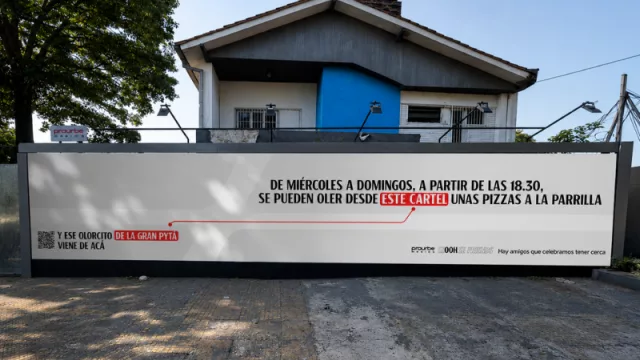 Prourbe celebra la amistad con una campaña que recomienda lugares  cercanos a sus carteles