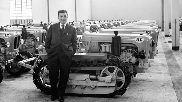 Peugeot hacía molinos de café y Lamborghini tractores: así comenzaron siete gigantes de la industria automotriz