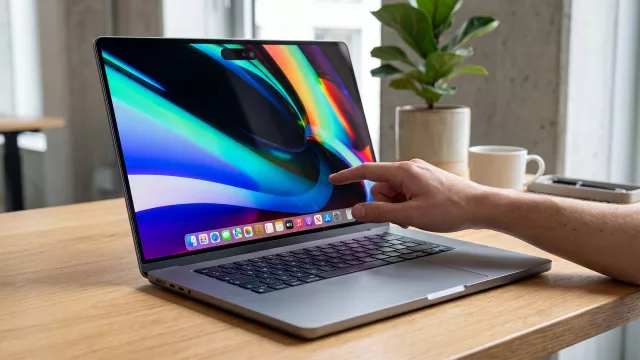 Apple prepara el mayor rediseño de sus portátiles con una pantalla OLED y diseño renovado