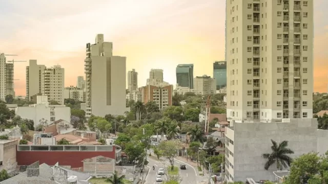 Récord de solicitudes de residencia: interés por radicarse creció 62% y aumentan los desafíos para acompañar el fenómeno