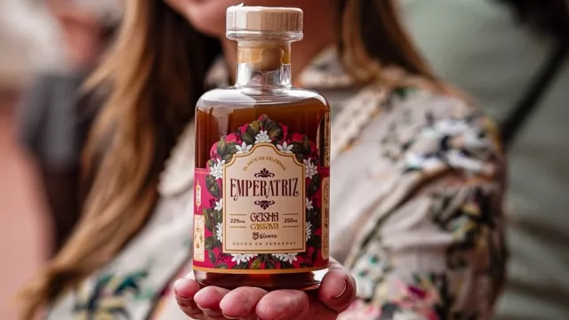 Sello paraguayo: la combinación de destilado de mandioca y café que se transforma en un licor premium