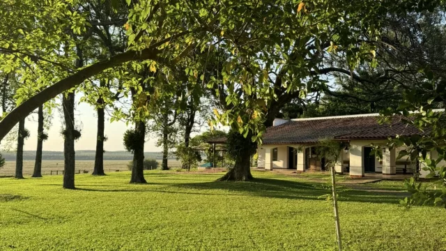 Hotel de Caazapá ofrece una experiencia rural con cabalgatas, kayak y vida de estancia (y es pet-friendly)