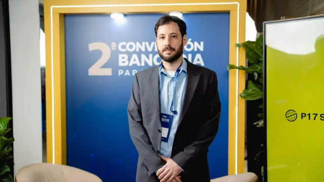 S&P ve al sistema bancario local con perspectiva positiva, pero advierte sobre desafíos regulatorios y de concentración