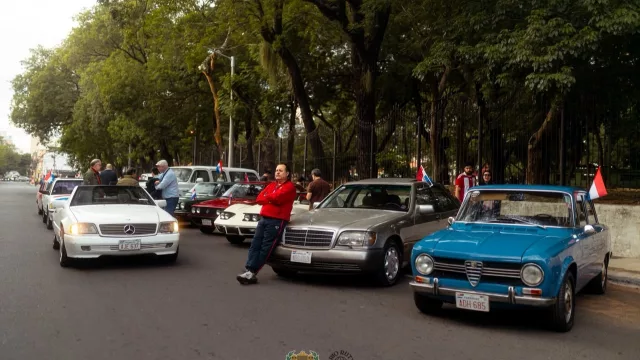¿Plan para este sábado? Arrobá a quien te va a acompañar a ver desfilar más de 100 vehículos antiguos por Asunción