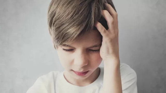 La migraña también afecta a niños: sueño, pantallas y hábitos que pueden marcar la diferencia