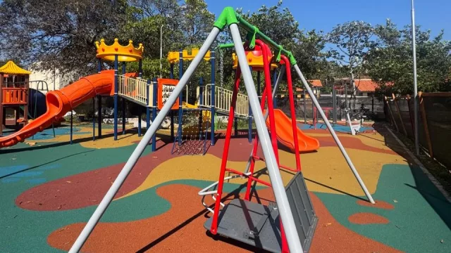 ¿Qué pasa con un neumático después de su vida útil? Puede convertirse en pisos y ecoparques