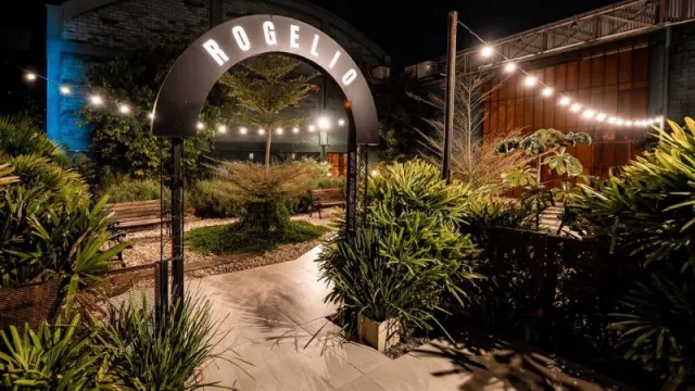 ¿Quién dijo que hace falta casarse para tener una fiesta de boda? Rogelio apuesta por la “Boda Fake”