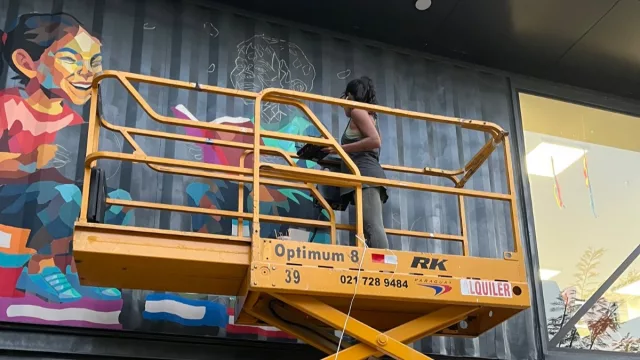 De pintar por pedido a amigos a vivir del arte, la historia de Solana y sus murales personalizados