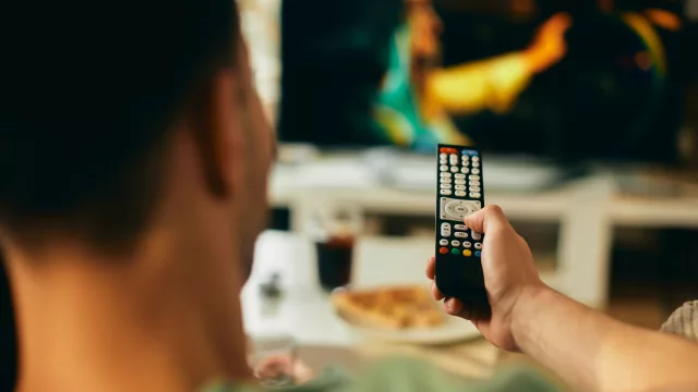Las marcas no abandonan la pantalla: los medios de comunicación conservan su lugar en las campañas de alto impacto