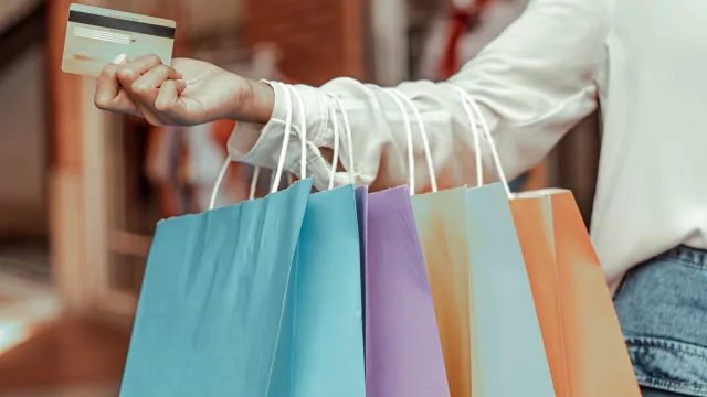 Cuotas pequeñas, compromisos largos: cómo evitar que las compras financiadas desordenen tu bolsillo
