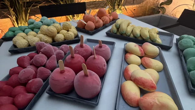 No es París, no es Francia: ¡es Paraguay! Chelato trae la tendencia de los helados con forma de fruta y produce 400 al día