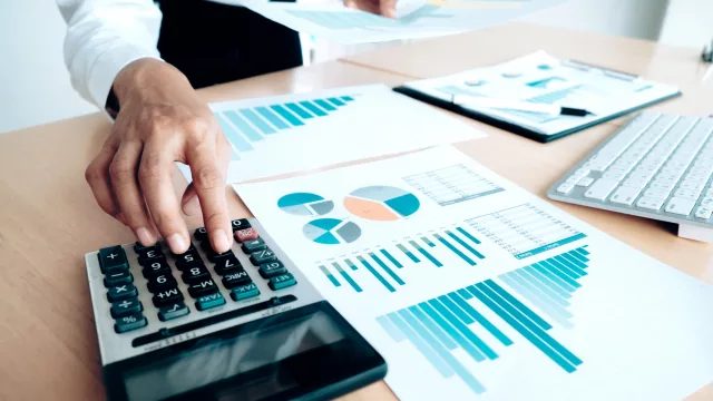 Ventas crecieron 4,4% en agosto: manufacturas y comercio impulsaron los negocios, mientras los servicios retrocedieron