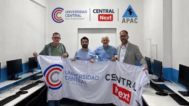 Universidad Central del Paraguay lleva educación y tecnología al Centro Regional Penitenciario de Coronel Oviedo
